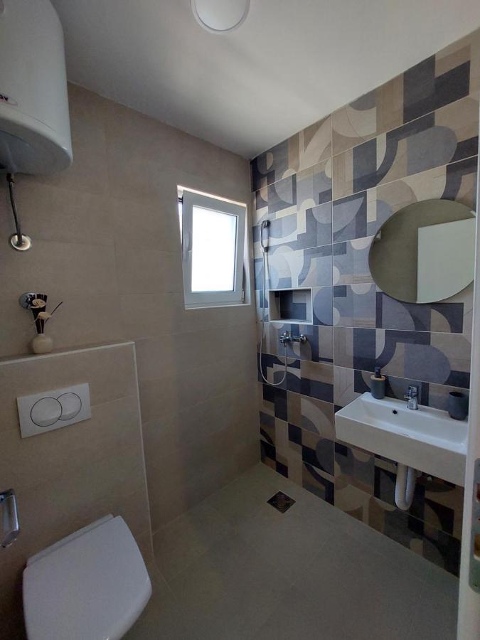 Danin Apartmani Bar Luaran gambar