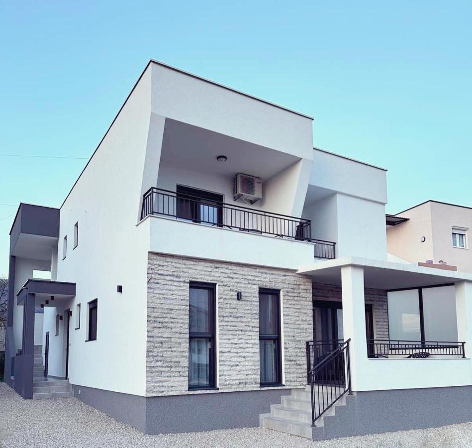 Danin Apartmani Bar Luaran gambar