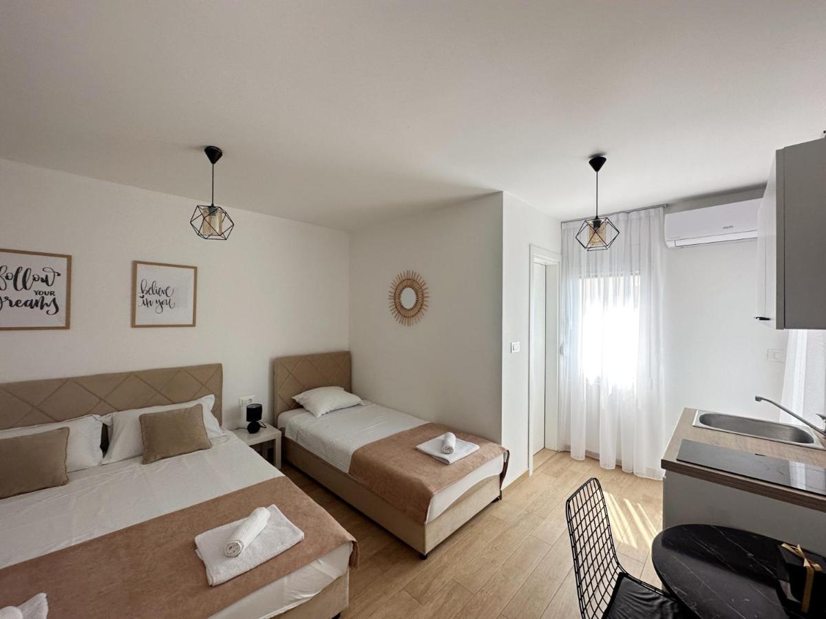 Danin Apartmani Bar Luaran gambar