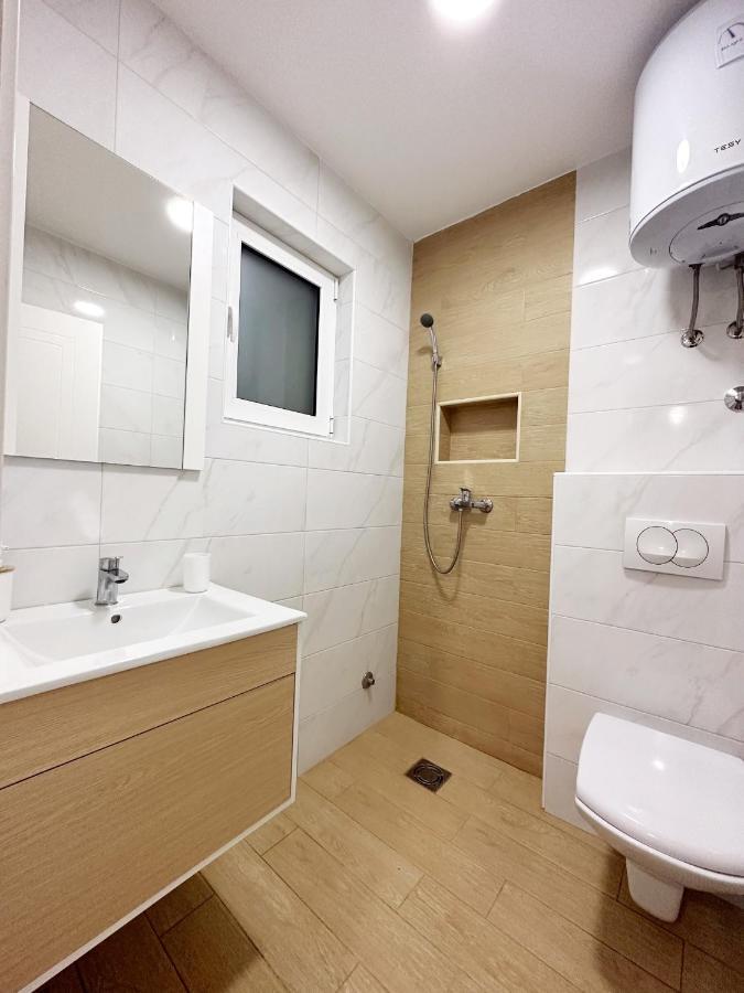 Danin Apartmani Bar Luaran gambar