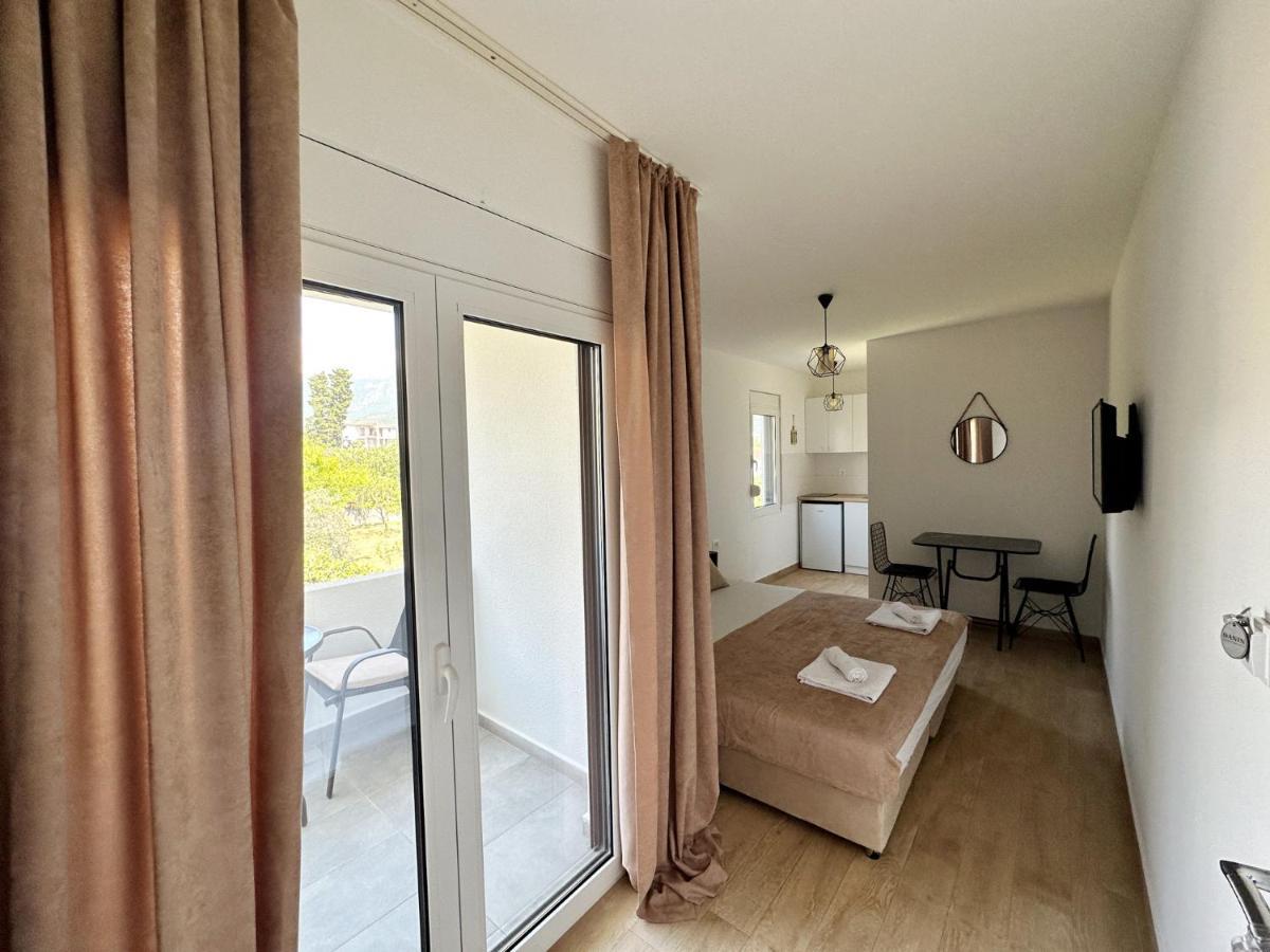 Danin Apartmani Bar Luaran gambar