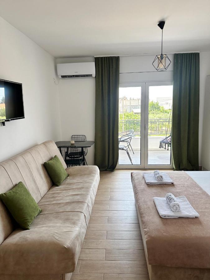 Danin Apartmani Bar Luaran gambar