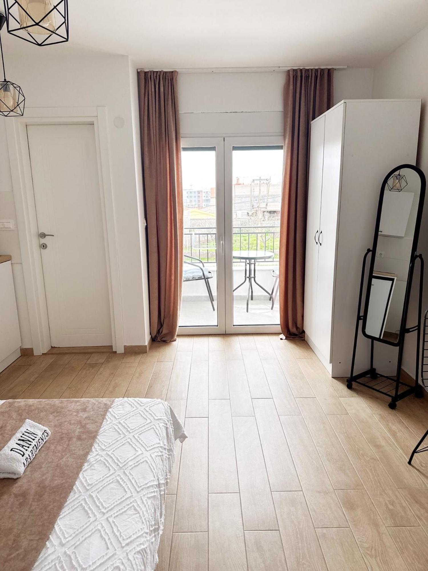 Danin Apartmani Bar Luaran gambar