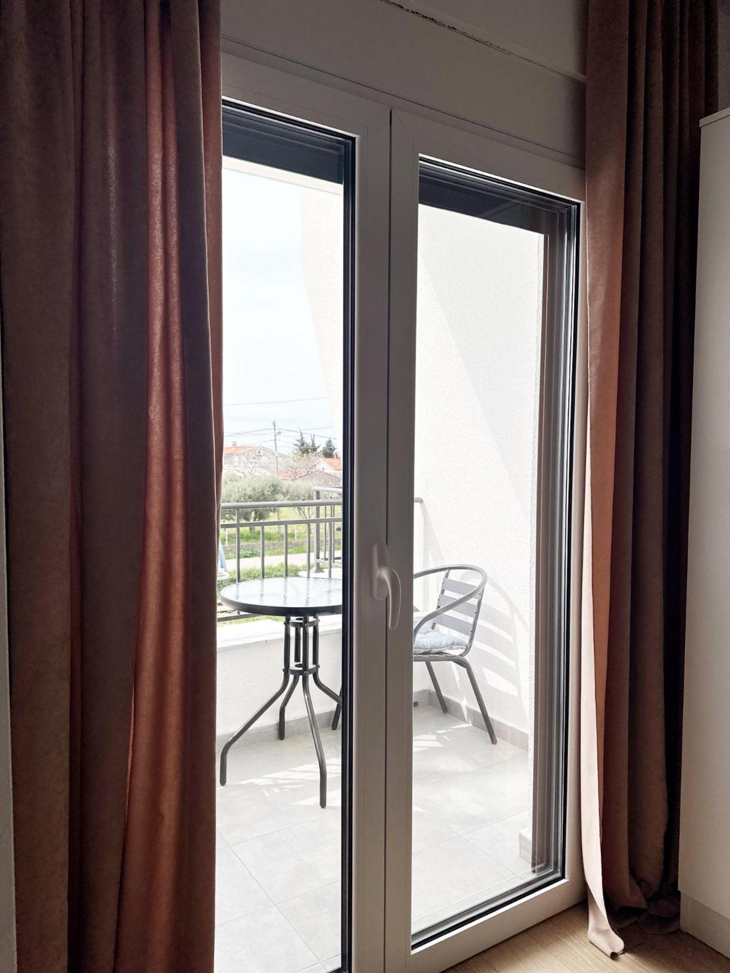 Danin Apartmani Bar Luaran gambar