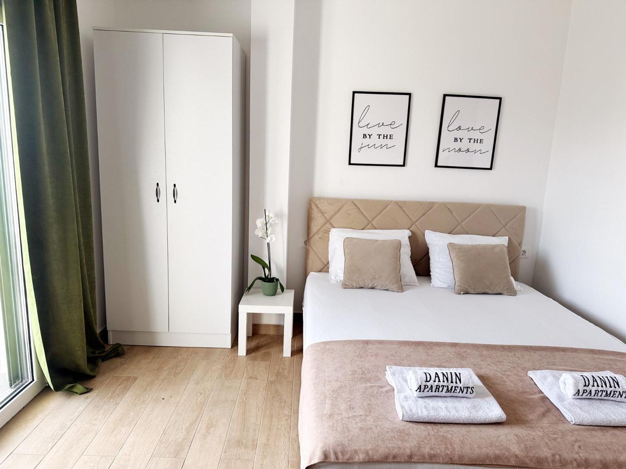 Danin Apartmani Bar Luaran gambar