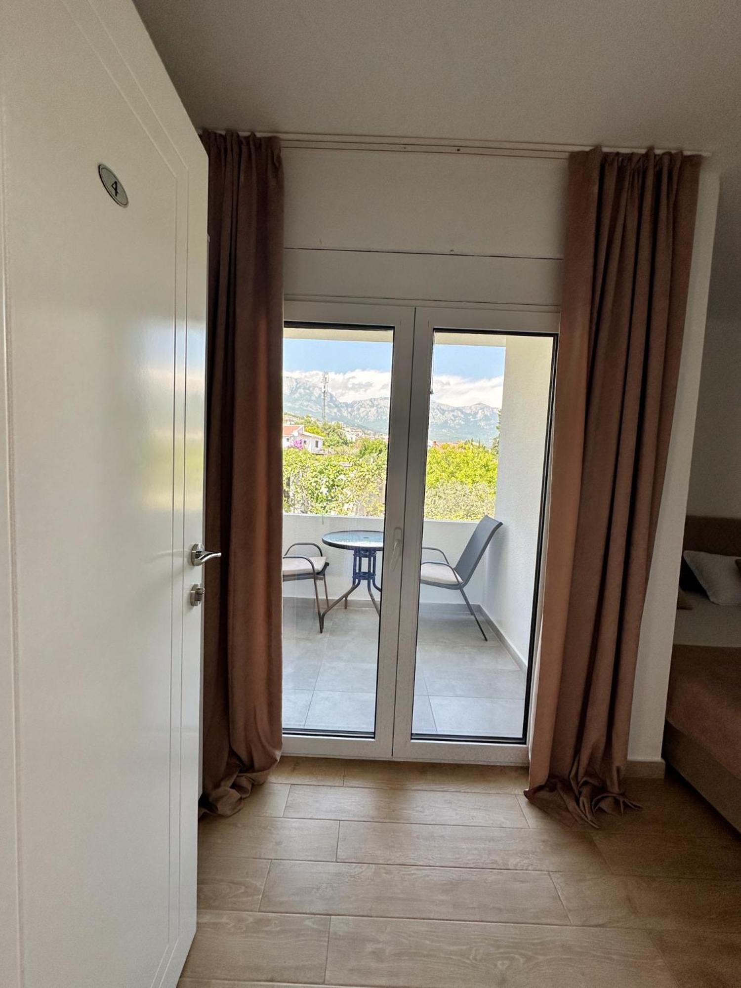 Danin Apartmani Bar Luaran gambar