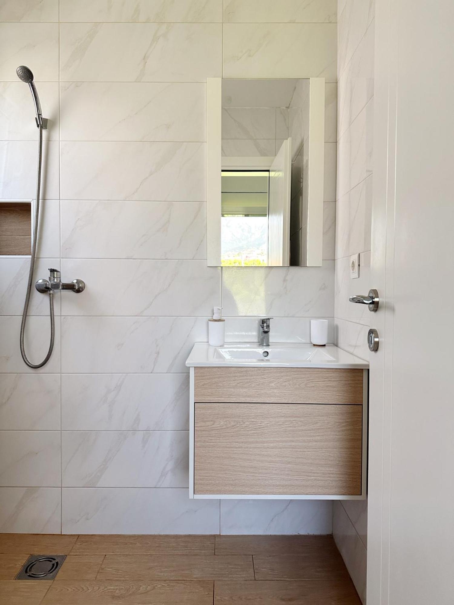 Danin Apartmani Bar Luaran gambar
