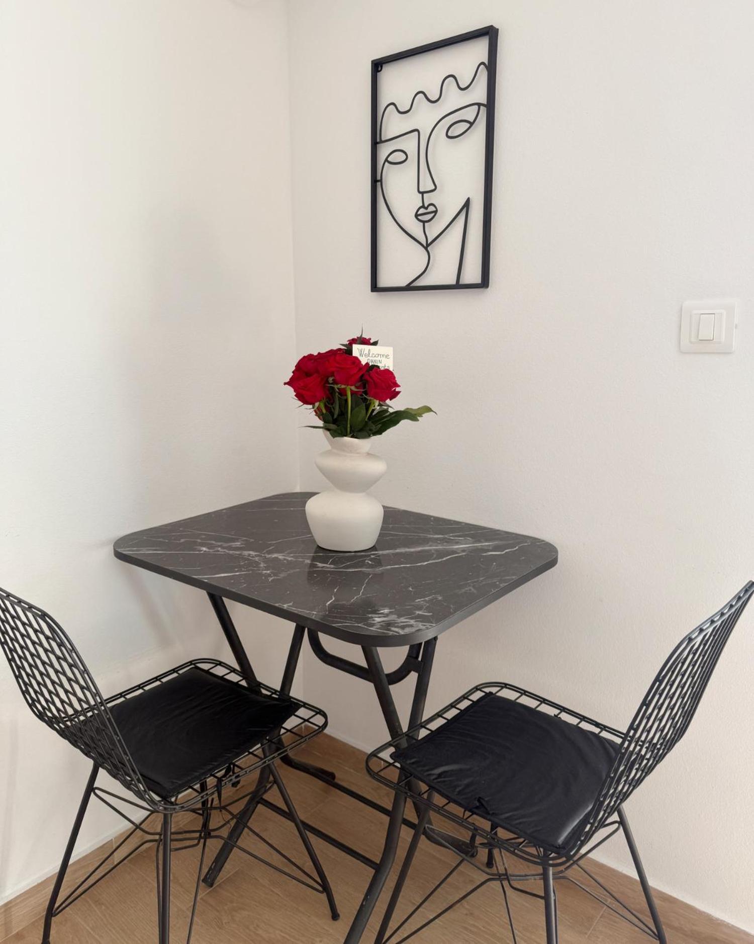 Danin Apartmani Bar Luaran gambar